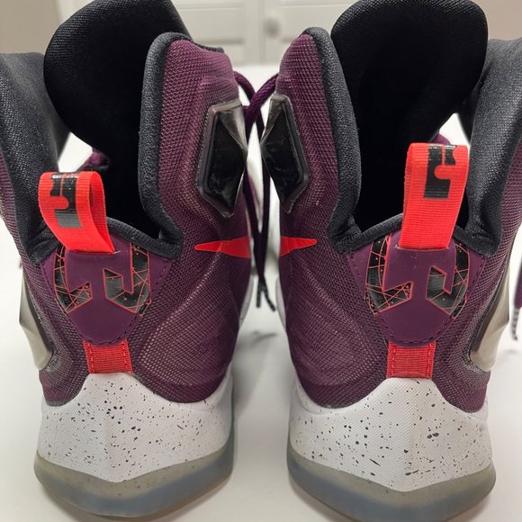 NIKE LEBRON XIII Written In The Stars Men's Size US 10.5 Mulberry 807219-500 - Picture 9 of 10